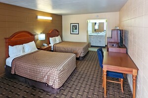 M Star Hotel Cleveland Double Beds Guestroom